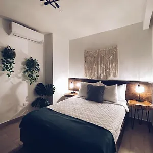 27 Hotel